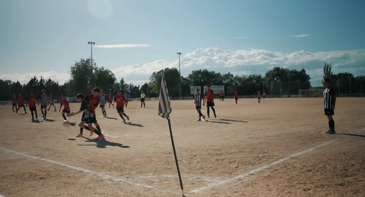 Un partido bajo la tierra del Campamento